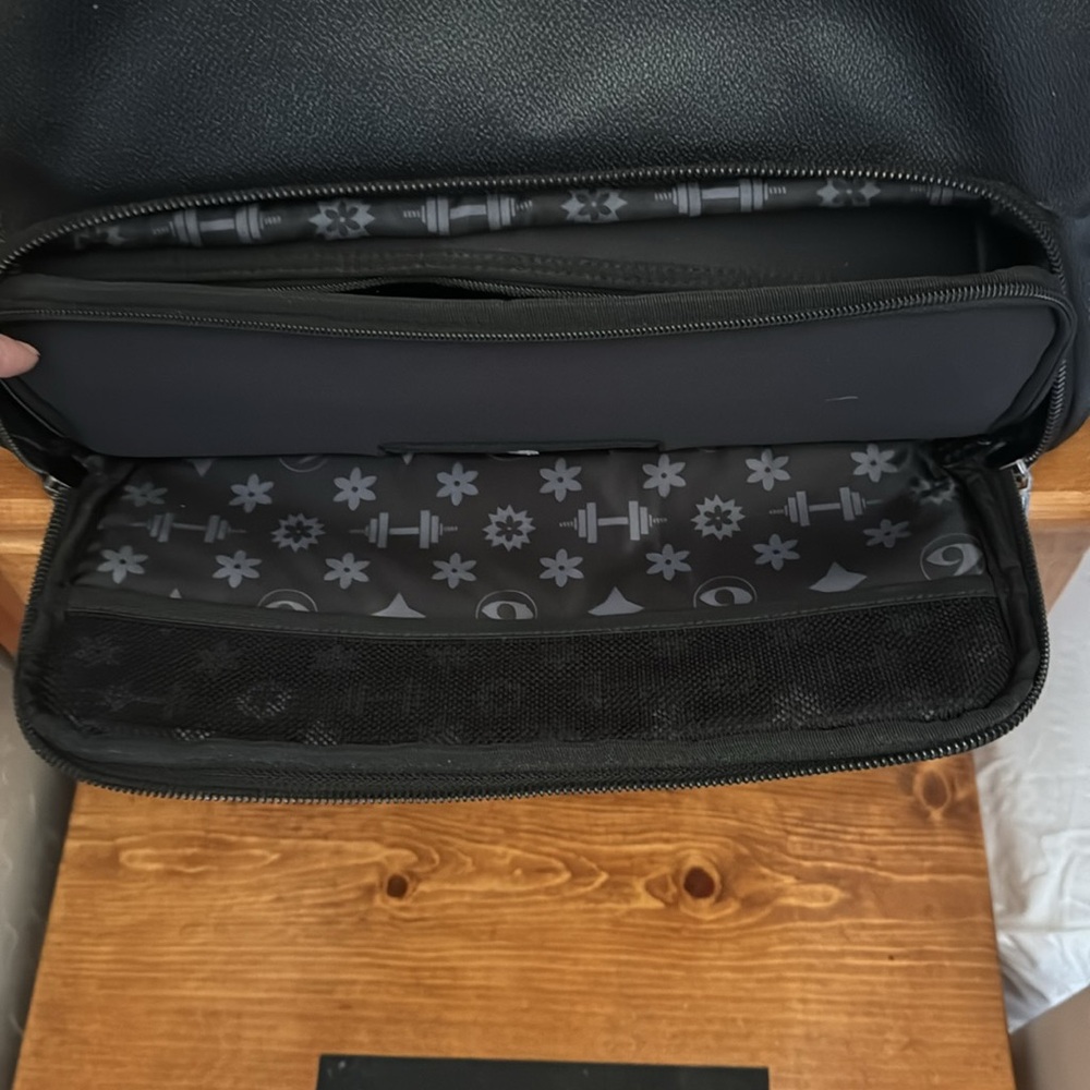 Six Pack Fitness Travel Fit Black Bag-4 Removable Insulated Core (Black)- EUC - Picture 6 of 15
